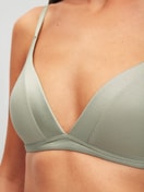 Le mannequin Femme porte le/la Soutien-gorge sans armatures en Coton de couleur Vert, Unicolore, de la série Cate de CALIDA, Vue de face