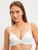 Women model is wearing Padded bra without underwire made of Polyamide in White, Unicoloured from the Sleek Skin series by CALIDA, Front view