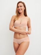 Women model is wearing Padded bra without underwire made of Polyamide in Beige, Unicoloured from the Sleek Skin series by CALIDA, Outfit