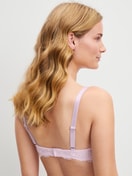 La modella / Il modello Donna indossa Spacer-BH con ferretto in Cotone di colore Rosa, Pizzo, della serie Sensual Secrets di CALIDA, Vista posteriore