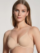 Damen-Model trägt Bügel-BH aus Polyamid in Beige, Einfarbig aus Serie Eco Sense von CALIDA