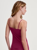 Le mannequin Femme porte le/la Débardeur à fines bretelles en Coton de couleur Rose, Unicolore, de la série Cate de CALIDA, Vue arrière