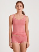 Damen-Model trägt Tank-Top aus  in Rosa,  aus Serie Etude Xtra von CALIDA, Outfit