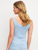 Le mannequin Femme porte le/la Débardeur en Swiss+Cotton de couleur Gris foncé, Unicolore, de la série Natural Comfort de CALIDA, Vue arrière