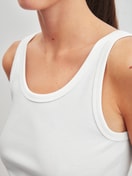 Women model is wearing Tank top made of Cotton in White, Unicoloured from the Favourites Beach series by CALIDA, Detail