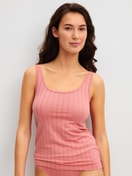 Women model is wearing Tank top made of Cotton in Pink, Unicoloured from the Etude Xtra series by CALIDA, Front view