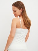 La modella / Il modello Donna indossa Canotta con bustier in Modal di colore Bianco, Tinta unita, della serie Natural Skin di CALIDA, Vista posteriore