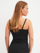 La modella / Il modello Donna indossa Canotta con bustier in Modal di colore Nero, Tinta unita, della serie Natural Skin di CALIDA, Vista posteriore