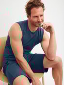 Le mannequin Homme porte le/la Débardeur en Modal de couleur Bleu, Unicolore, de la série Balanced Day de CALIDA, Image supplémentaire