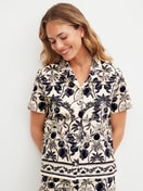 Le mannequin Femme porte le/la Chemise à manches courtes avec boutons en 100% coton de couleur Noir, Floral, de la série Favourites Layering de CALIDA, Vue de face