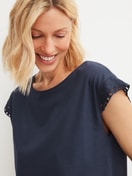 Le mannequin Femme porte le/la T-shirt à manches courtes et manches papillon en Coton de couleur Bleu, Unicolore, de la série Favourites Tiles de CALIDA, Image supplémentaire