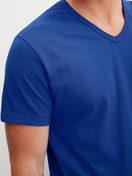 Men model is wearing Short-sleeved shirt made of 100% Cotton in Blue, Unicoloured from the RMX Sleep Time off series by CALIDA, Detail