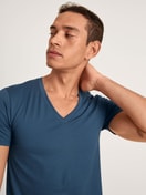 T-Shirt mit V-Neck