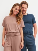Le mannequin Femme porte le/la T-shirt à manches courtes en Modal de couleur Marron, Unicolore, de la série Natural Loungewear de CALIDA, Image supplémentaire