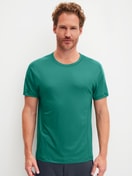 Men model is wearing Shirt short sleeve made of Lyocell in Green, Unicoloured from the DSW Cooling series by CALIDA, Front view