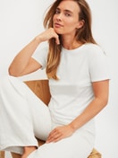 Le mannequin Femme porte le/la T-shirt à manches courtes en Modal de couleur Blanc, Unicolore, de la série Natural Skin de CALIDA, Image supplémentaire