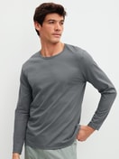 Le mannequin Homme porte le/la T-shirt à manches longues en 100% coton de couleur Gris, Unicolore, de la série RMX Sleep Leisure de CALIDA, Vue de face