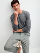 Le mannequin Homme porte le/la T-shirt à manches longues en 100% coton de couleur Gris, Unicolore, de la série RMX Sleep Leisure de CALIDA, Image supplémentaire
