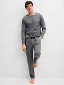 Le mannequin Homme porte le/la T-shirt à manches longues en 100% coton de couleur Gris, Unicolore, de la série RMX Sleep Leisure de CALIDA, Image supplémentaire