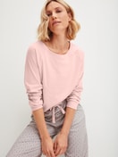 Le mannequin Femme porte le/la T-shirt à manches longues et raglan en 100% coton de couleur Rose, Unicolore, de la série Favourites Arts de CALIDA, Vue de face