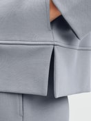 La modella / Il modello Donna indossa  in Cotone di colore Grigio, Tinta unita, della serie Natural Embrace di CALIDA, Dettaglio