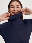 Women model is wearing Long-sleeve turtleneck shirt in wool-silk made of Wool in Blue, Unicoloured from the True Confidence series by CALIDA