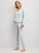 La modella / Il modello Donna indossa  in 100% cotone di colore Blu, Tinta unita, della serie Alpine M&M di CALIDA, Abbigliamento