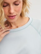 La modella / Il modello Donna indossa  in 100% cotone di colore Blu, Tinta unita, della serie Alpine M&M di CALIDA, Dettaglio