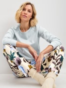 La modella / Il modello Donna indossa  in 100% cotone di colore Blu, Tinta unita, della serie Alpine M&M di CALIDA, Immagine aggiuntiva