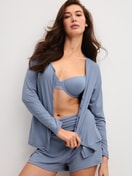 Le mannequin Femme porte le/la T-shirt à manches longues en Modal de couleur Bleu, Unicolore, de la série Etude Ajours de CALIDA, Image supplémentaire