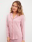 Le mannequin Femme porte le/la Chemise à manches longues avec boutons en Coton de couleur Rose, À motifs, de la série Favourites Love de CALIDA, Vue de face