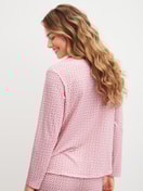 Le mannequin Femme porte le/la Chemise à manches longues avec boutons en Coton de couleur Rose, À motifs, de la série Favourites Love de CALIDA, Vue arrière