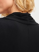 Women model is wearing Kimono made from TENCEL™ Modal made of Modal in Black, Unicoloured from the Feminine Lounge series by CALIDA, Detail