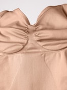 Damen-Model trägt Shaping Body aus Polyamid in Rosa, Einfarbig aus Serie Seamless Shape von CALIDA, Zusatzbild