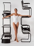 Le mannequin Femme porte le/la Tanga taille basse en Polyamide de couleur Blanc, Unicolore, de la série Sleek Skin de CALIDA, Image supplémentaire