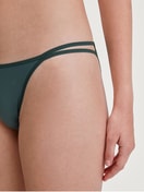 Femme - Tanga taille basse en Polyamide de couleur Vert, Unicolore, de la série Sleek Skin de CALIDA, Signature