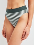 Damen-Model trägt Slip mit Softbund, high waist aus Baumwolle in Grün, Gestreift aus Serie Elastic Special von CALIDA, Vorderansicht