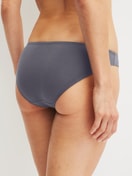 Le mannequin Femme porte le/la Culotte en Coton de couleur Gris, Unicolore, de la série Essential Cotton de CALIDA, Vue arrière