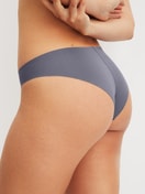 Le mannequin Femme porte le/la Slip brésilien sans couture en Modal de couleur Gris, Unicolore, de la série Natural Skin de CALIDA, Vue de face