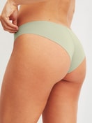 Le mannequin Femme porte le/la Slip brésilien sans couture en Modal de couleur Vert, Unicolore, de la série Natural Skin de CALIDA, Vue arrière