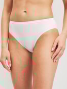 Damen-Model trägt Slip, 3er-Pack aus Polyamid in Braun, Einfarbig aus Serie Eco Sense Special von CALIDA, Zusatzbild