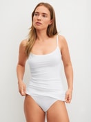 Le mannequin Femme porte le/la Culotte en Modal de couleur Blanc, Unicolore, de la série Soft Favourites de CALIDA, Tenue