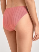 Le mannequin Femme porte le/la Culotte, regular cut en  de couleur Rose, Unicolore, de la série Etude Xtra de CALIDA, Vue arrière