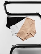 Donna - Midi-Slip invisibile Clean-Cut in Poliammide di colore Bianco, Tinta unita, della serie Sleek Skin di CALIDA, Dettaglio