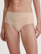 Damen-Model trägt Nahtloser Midi-Slip, Clean-Cut aus Polyamid in Rosa, Einfarbig aus Serie Sleek Skin von CALIDA, Vorderansicht