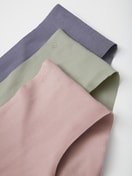 Damen-Model trägt Seamless-Midi-Slip aus Modal in Braun, Einfarbig aus Serie Natural Skin von CALIDA, Zusatzbild