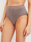 Damen-Model trägt Slip, high waist, 3er-Pack aus Polyamid in Braun, Einfarbig aus Serie Eco Sense Special von CALIDA, Vorderansicht