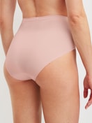 Damen-Model trägt Slip, high waist, 3er-Pack aus Polyamid in Braun, Einfarbig aus Serie Eco Sense Special von CALIDA, Zusatzbild
