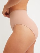 Le mannequin Femme porte le/la Culotte gainante en Polyamide de couleur Rose, Unicolore, de la série Seamless Shape de CALIDA, Détail