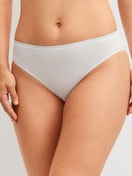 Damen-Model trägt Slip, 2er-Pack aus Baumwolle in Blau, Einfarbig aus Serie Benefit Women Spec. von CALIDA, Zusatzbild